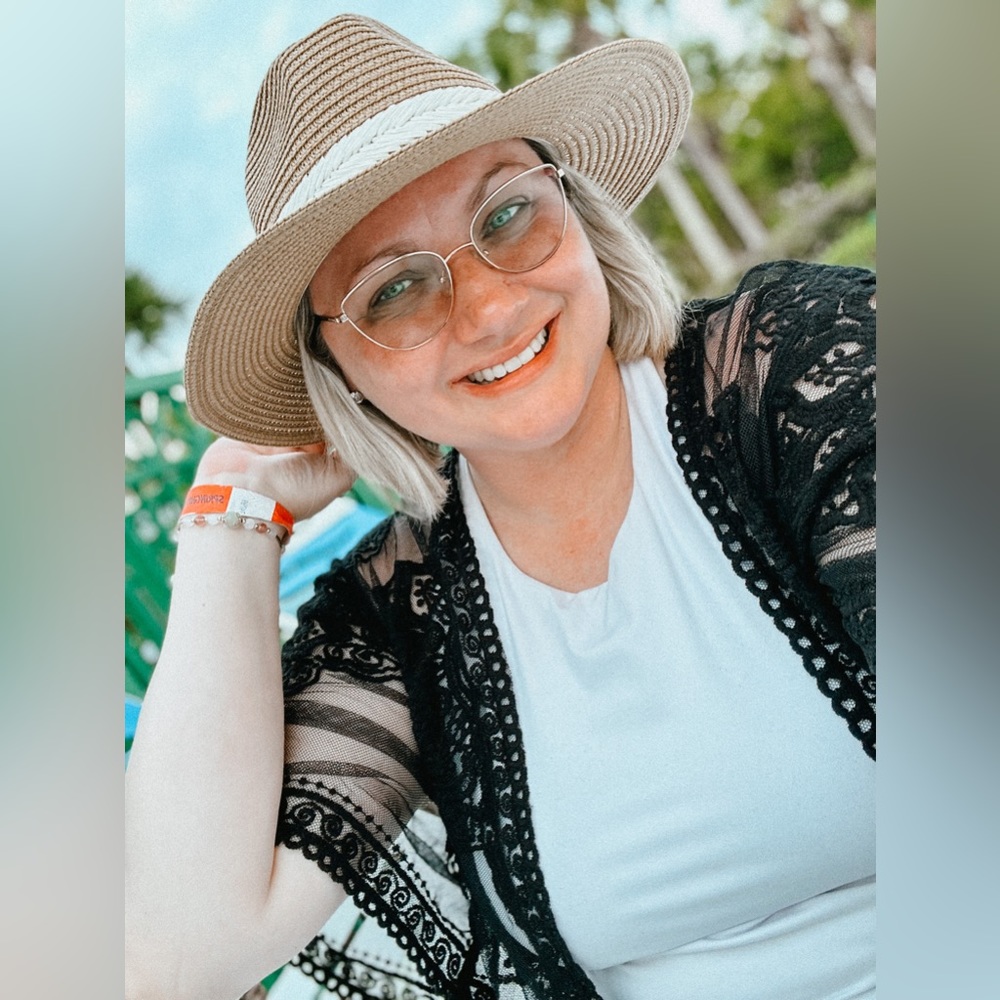 Meet your Posher, Crystal